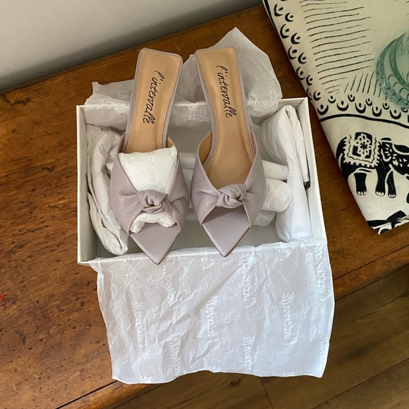 Twist knot leather heels - Picture 4 of 6